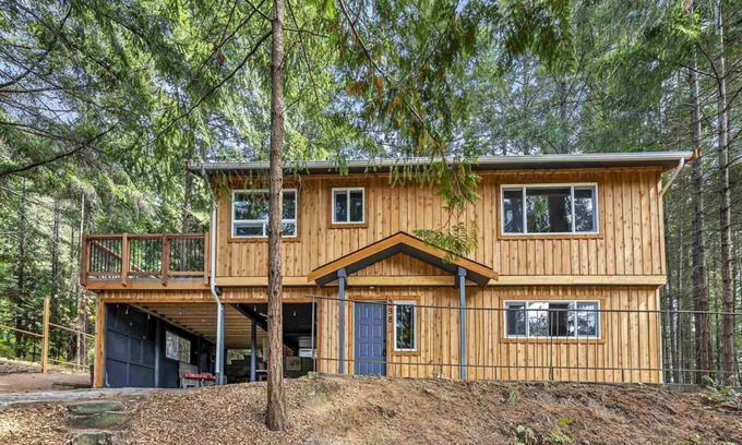 Mayne Island Cabaña | Renovated 2 bedroom Gulf Island Getaway on Mayne Island for monthly stays
