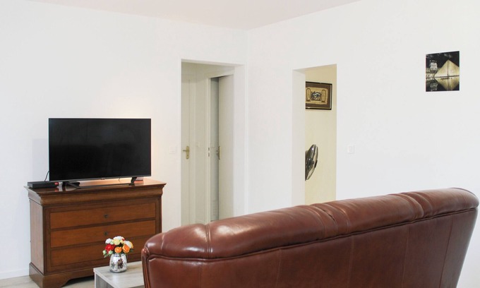 Drancy Apartamento | Renovated 2-bedroom apartment