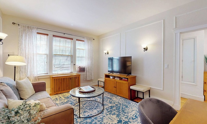Coolidge Corner South Side Apartamento | Renovated 2B, In-unit Laundry, Longwood, 1st Flr