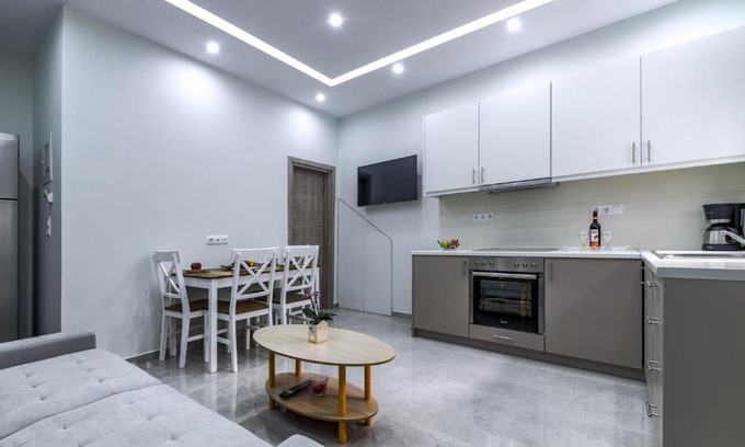 Nikaia Apartamento | Renovated 2BD house close to Pireus port