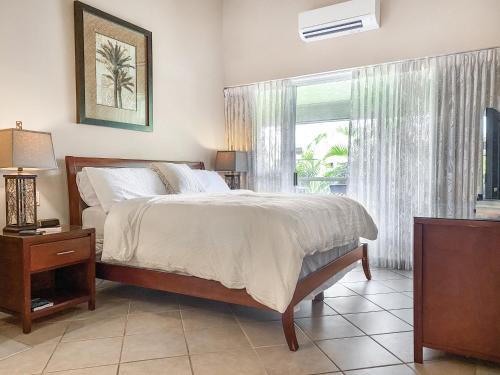 Kihei Apartamento | Renovated 2BR at Maui Banyan - Pool, Hot Tub, A/C