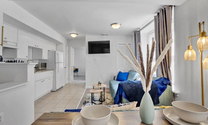 Germantown Apartamento | Renovated 2BR in Germantown