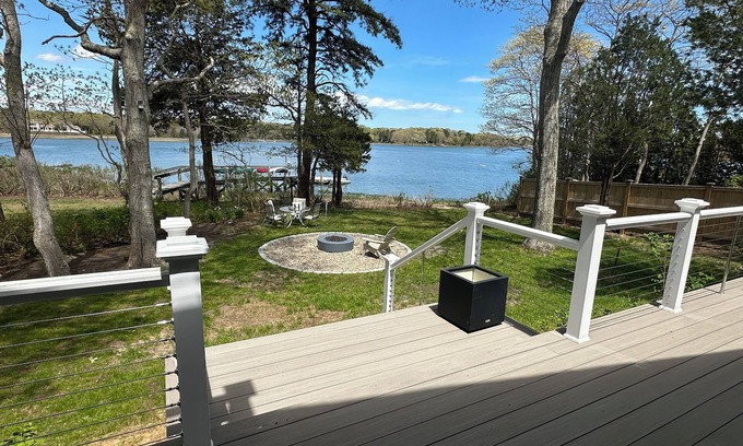 Summersea Casa | Renovated 3-bedroom all with on-suites on the water house in Mashpee