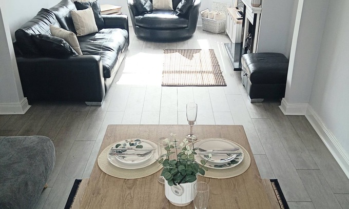 Belfast Casa | renovated 3 bedroom House, 3 miles from city centre, Belfast City Hall.