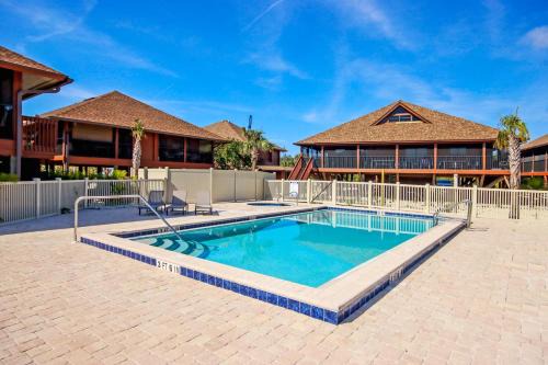 Sanibel Casa | Renovated 3-BR Villa with Rooftop Sundeck, Gulf Views and Private Beach