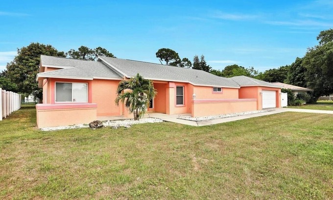 Whitfield Casa | Renovated 3BR | Dog Friendly | Pond View | W/D
