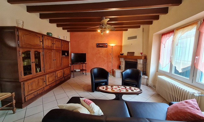 Nouan-sur-Loire Cabaña | "Casa renovada independiente con patio cerrado cerca de la Basílica de Cléry Saint-André"