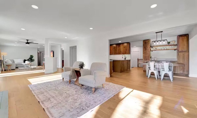 Allenton Casa | Renovated 5 Bedroom Huge Ranch. Epic kitchen, Basement, Sauna & TONs of beds+++