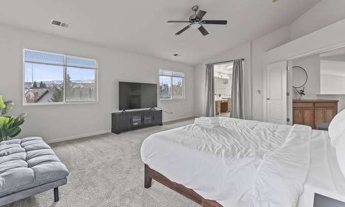 Northwest Reno Casa | Renovated 5BD/3BA Reno/Tahoe Getaway