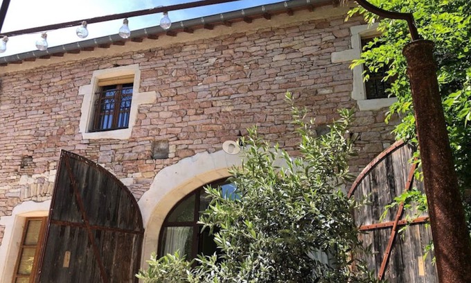 Givry Casa | Casa de carácter en la antigua bodega de Givry, cerca de tiendas y viñedos.