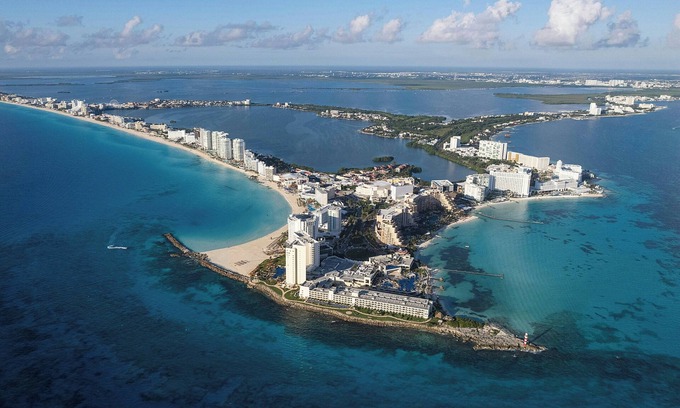 Punta Cancún Hotel | Renovated Aloft Cancun