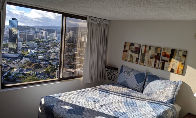 McCully - Moiliili Hotel | Estudio recientemente renovado y limpio en Waikiki para dos