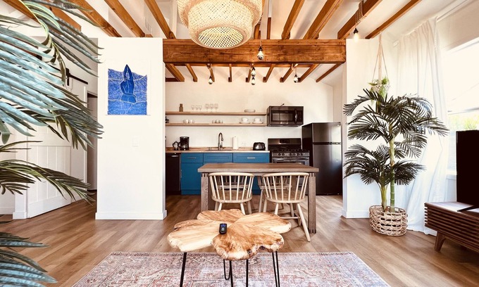 Los Angeles Casa | Renovated and designed by an LA based architect with a wonderful front yard.
