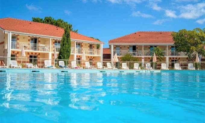 Le Verdon-sur-Mer Apartamento | Renovated apartment for 6 people with swimming pool.