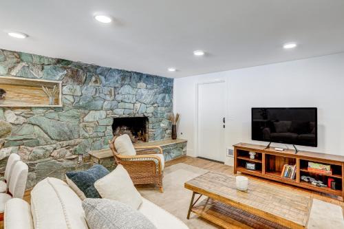 Sunset Hill Apartamento | Renovated Apartment in Seattle 7 Mi to Downtown!