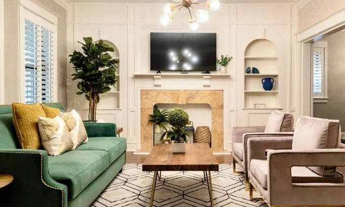 Midtown - Westport Casa | Renovated Art Deco retreat with porch and 2 King Beds, walk to coffee and food!