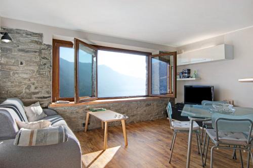 Moltrasio Apartamento | Renovated Barn of the year 1500