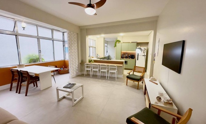 Aparecida Apartamento | Renovated beach view condo within walking distance from the mall.