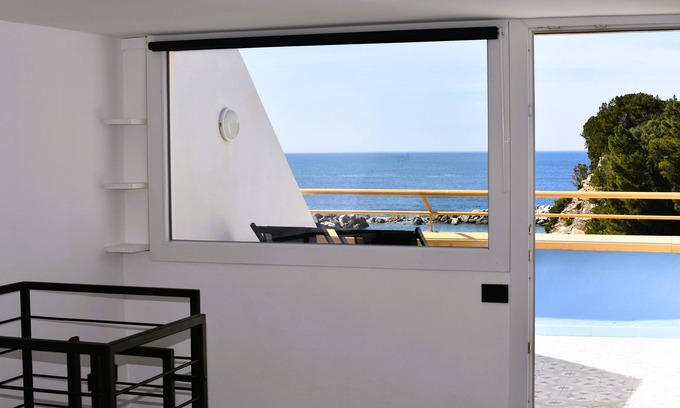 San Piero a Grado Complejo | Renovated beach apartment with direct sea access, in vacation complex with pool