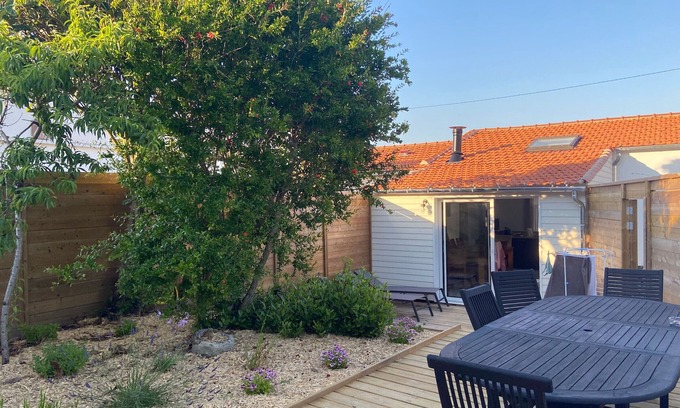 Barbatre Cabaña | Casa tradicional renovada cerca de la playa con terraza y jardín en Barbâtre
