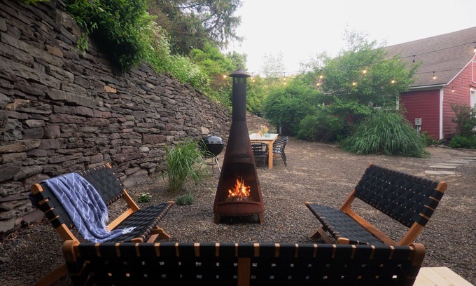 Denver Otro | Renovated Catskills Farmhouse - hiking, swimming, quaint towns, 1st floor living