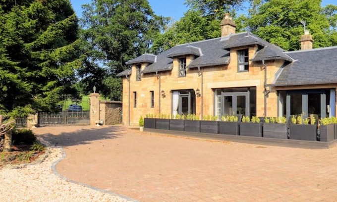 Cardross Casa | Renovated characterful coach house close to Loch Lomond and Helensburgh