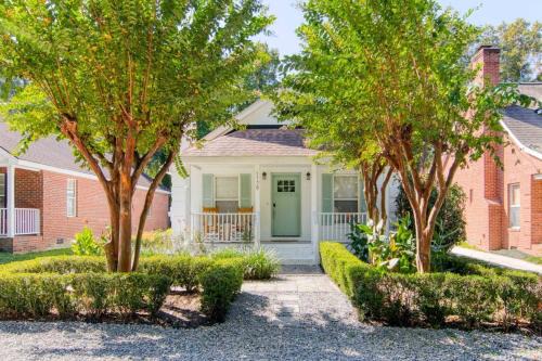 Mount Pleasant Casa | Renovated Charleston Oasis Mins to Dtwn and Beach