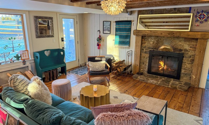 Flemington Otro | Renovated Charming Rustic Farmhouse, Modern + Stylish Retreat