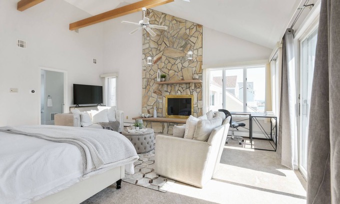 Point Pleasant - Toms River Casa | Renovated Contemporary with Bay views & Pool!