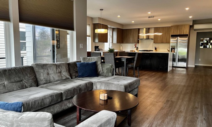 Concordia Casa | Renovated Contemporary Home in the Alberta Arts District