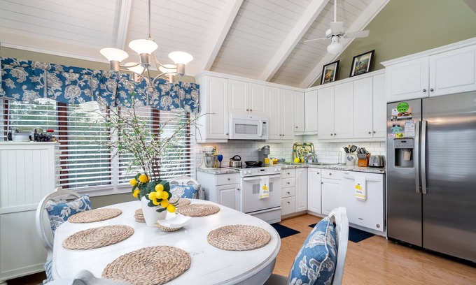 Sealoft Villas Casa | Renovated Cottage w/ Golf Views! Close to Beach, Neighborhood Pool! Amenity Cards Available!