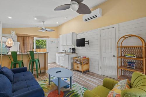 Sanibel Casa | Renovated Cottage at the Historic Palms Inn of Sanibel- Includes Pool and Bikes