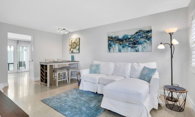 Dunedin Casa | Renovated duplex near Honeymoon/Caladesi Island with patio, AC, & W/D