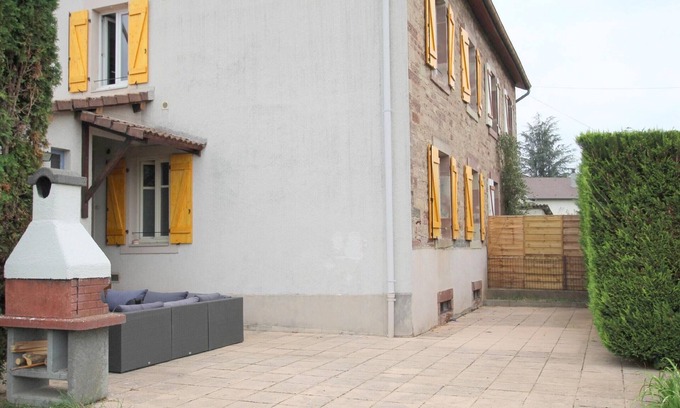 Luxeuil-les-Bains Apartamento | Apartamento renovado para familias, cerca del centro y con jardín en Luxeuil-les-Bains