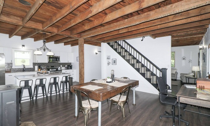 Lexington Casa | Renovated Farmhouse by Mid Ohio Race Track, Snow Trails, access to Amphitheater!