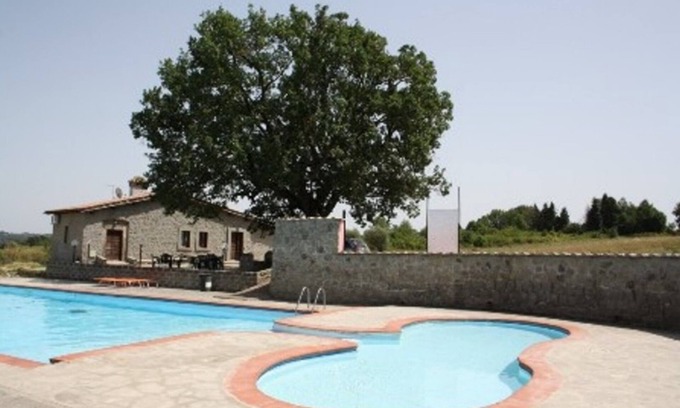 Bomarzo Casa | CASA RENOVADA EN EL BORDE DE LA PISCINA