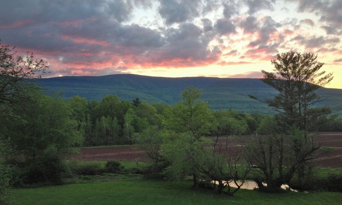 Saugerties Casa | Casa de campo moderna con vistas a la montaña Catskill
