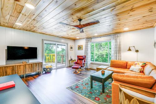 Franklin Casa | Renovated Franklin Home with Mountain-View Deck!