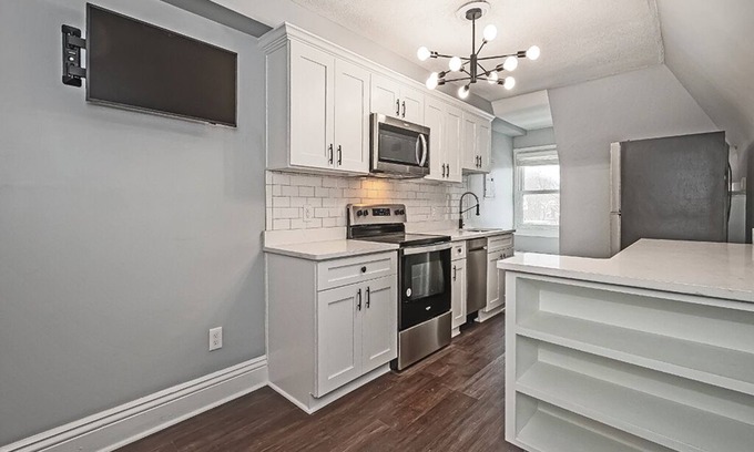 East Liberty Apartamento | Renovated, fully furnished apartment close to Duolingo, Google, Pitt and Chatham