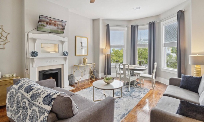 Dixon Park Casa | Renovated Georgian Manor w/ Parking Near Forsyth Park by Lucky Savannah