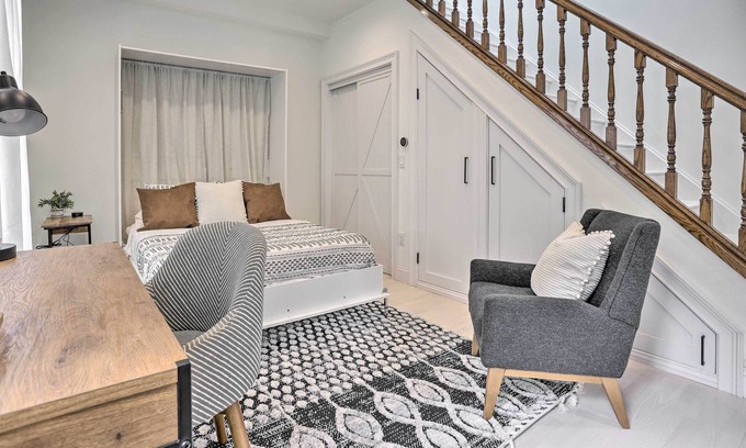 Glen Ridge Cabaña | Renovated Glen Ridge Studio - WFH Friendly!