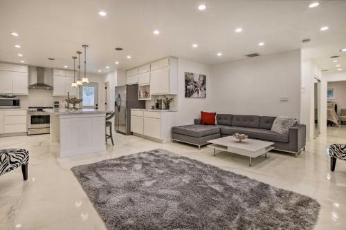 Griffith Casa | Renovated Griffith Family Home in Chicagoland Area