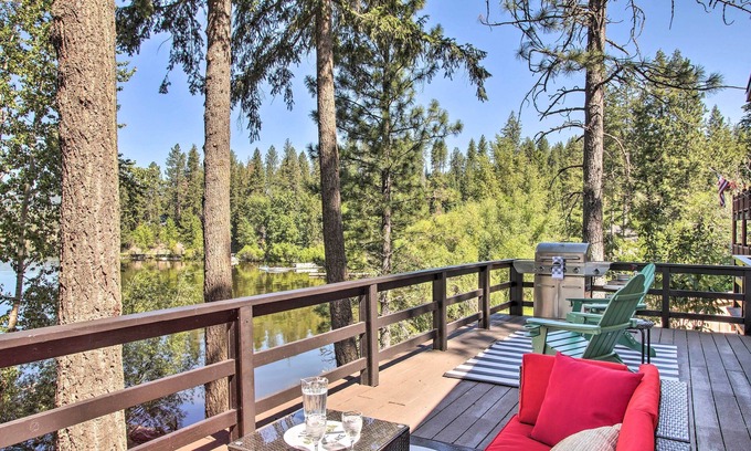 Hauser Casa | Renovated Hauser Lake Retreat: Walk to Beach!
