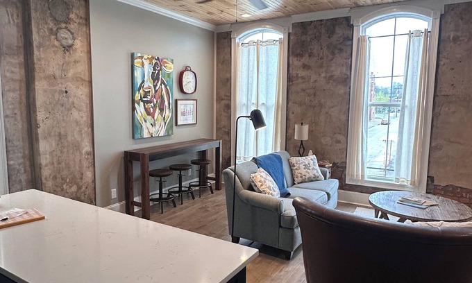 Hopkinsville Apartamento | Renovated historic apartment in Hopkinsville near trails, shops, and dining.