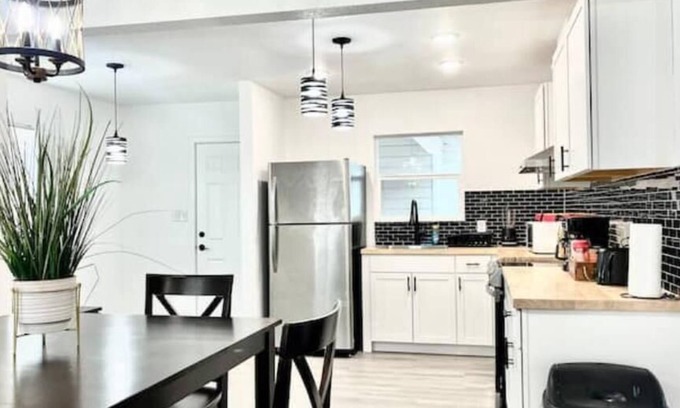 Northwest Los Angeles Heights Casa | Renovated home & private suite