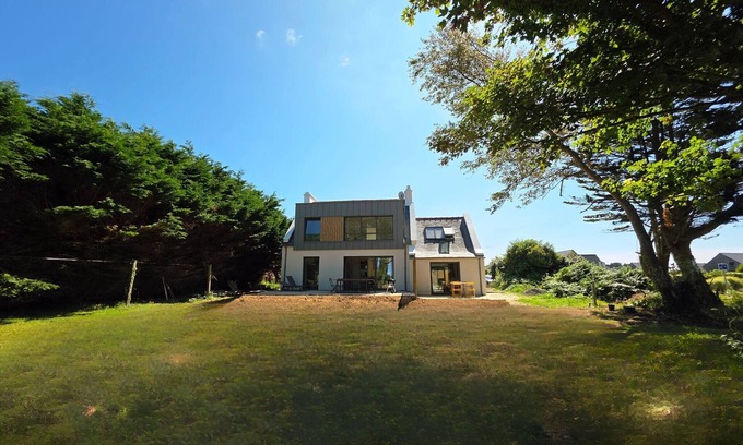 Landeda Chalet De Esquí | Renovated house 300 m from the beach and the GR34