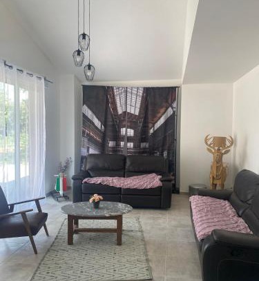 Arthes Apartamento | Renovated house l Garden l Private parking