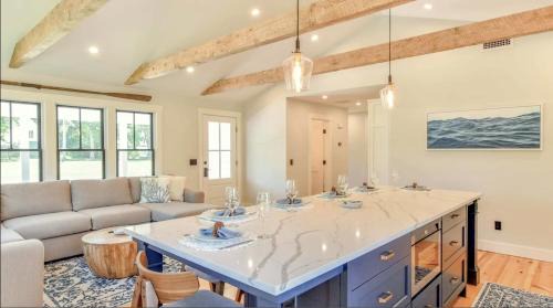 Harwich Center Casa | Renovated kitchen less than 2 miles to Beach!