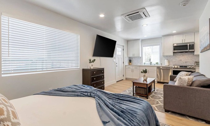 Northside Casa | Renovated l Near SJSU l Downtown SJ l Modern