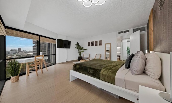 Downtown Honolulu Apartamento | Renovated & Modern! Parking+WifI+Pool!